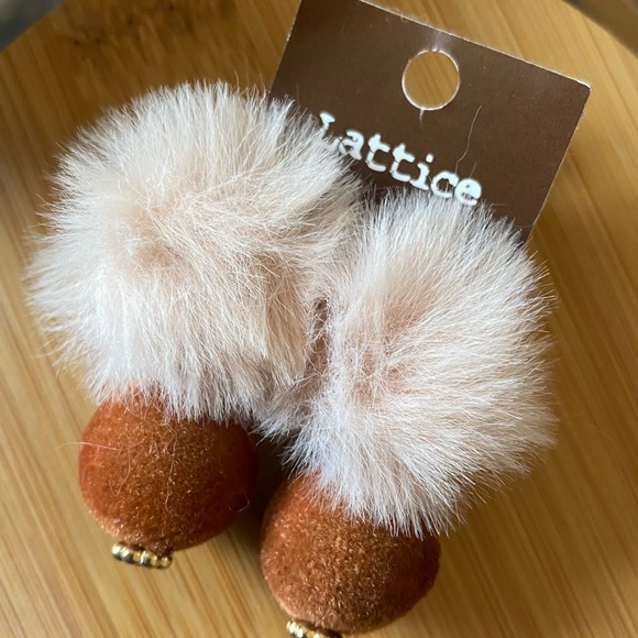 Pompom earrings - Picture 1 of 1